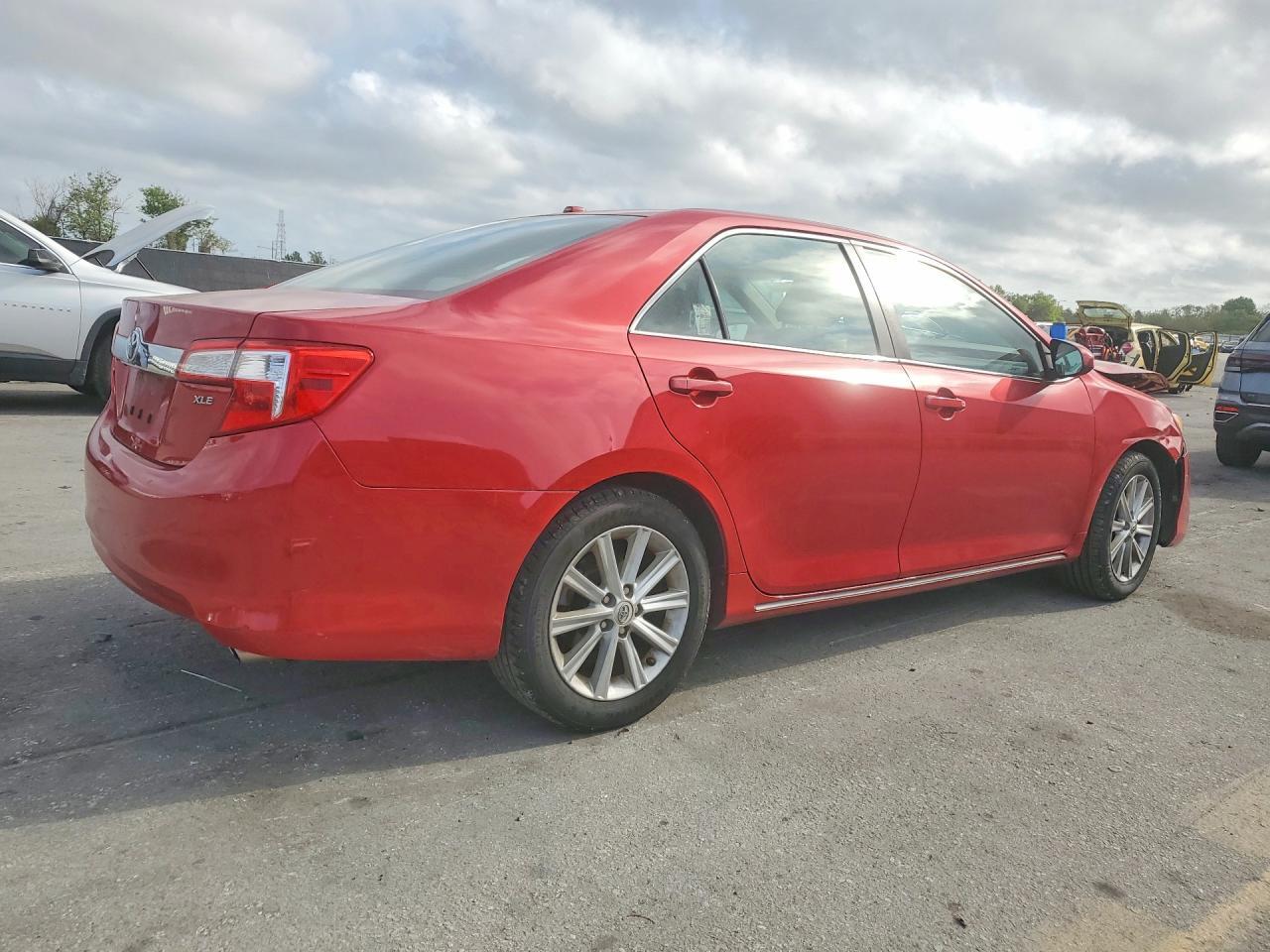 2012 Toyota Camry Xle - Image 3