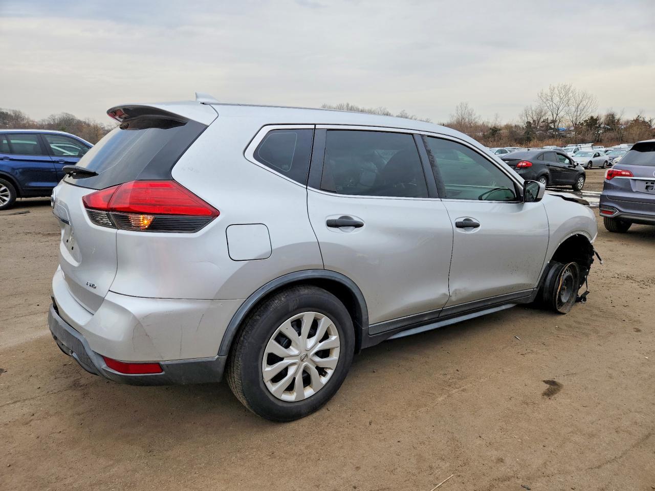 2017 Nissan Rogue S - Image 3