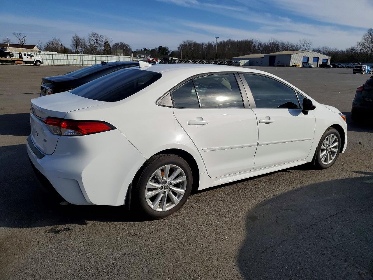 2025 Toyota Corolla Le - Фото 3