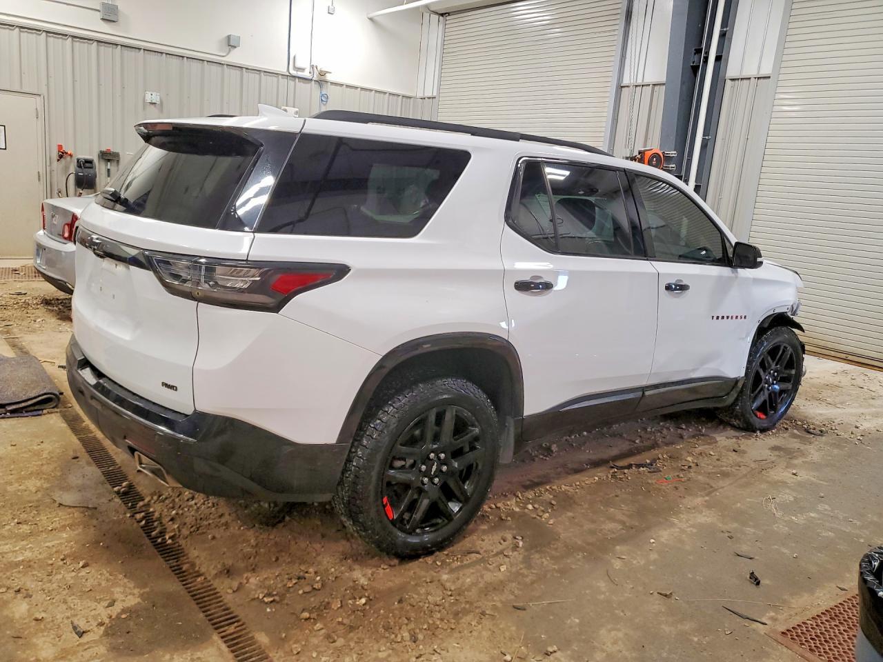 2020 Chevrolet Traverse Premier - Фото 3