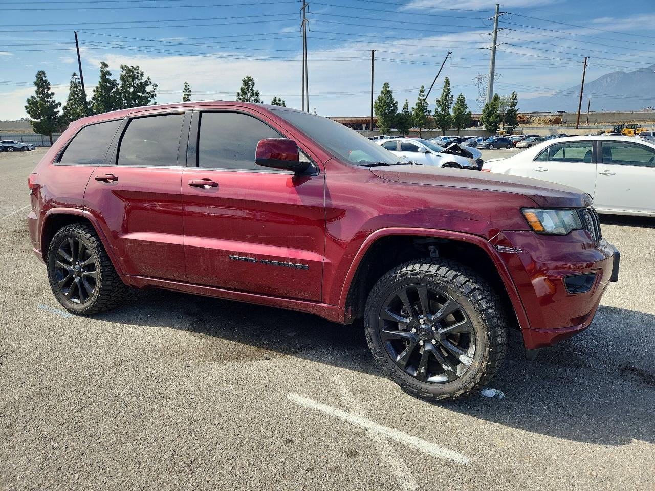 2017 Jeep Grand Cherokee Laredo - Image 4