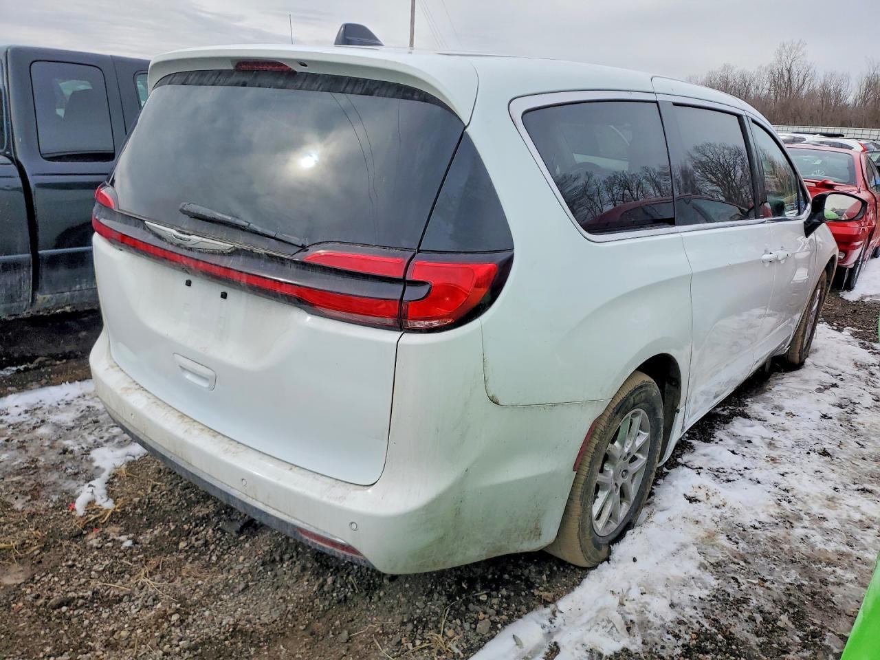 2024 Chrysler Pacifica Touring L - Image 3