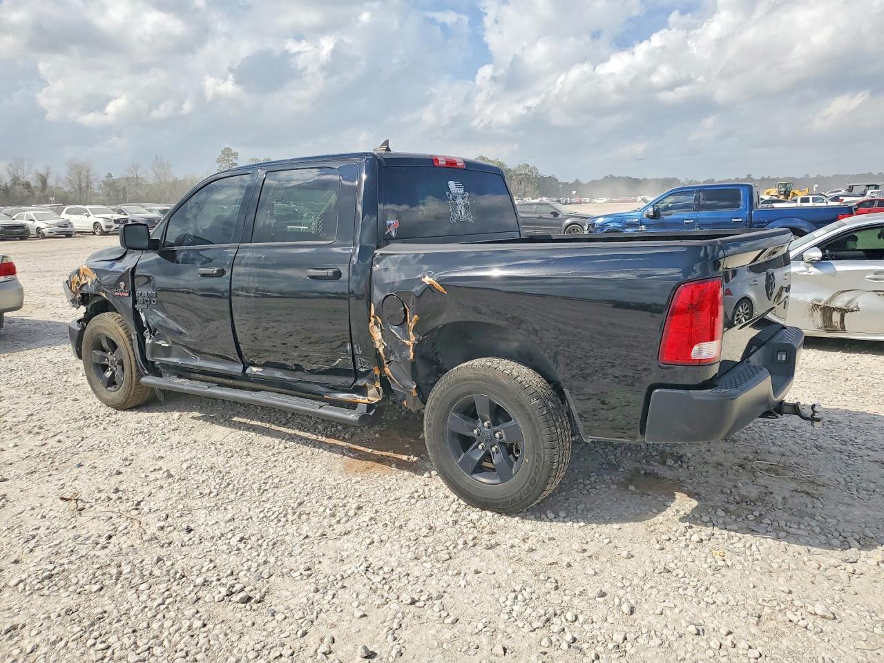 2024 Ram 1500 Classic Tradesman - Фото 2