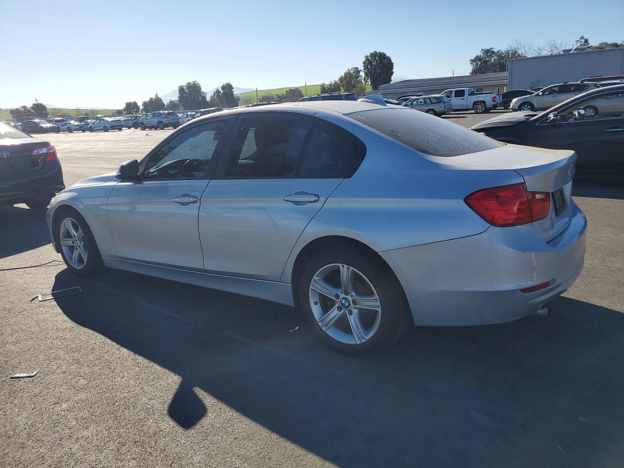 2015 BMW 320 I - Image 2