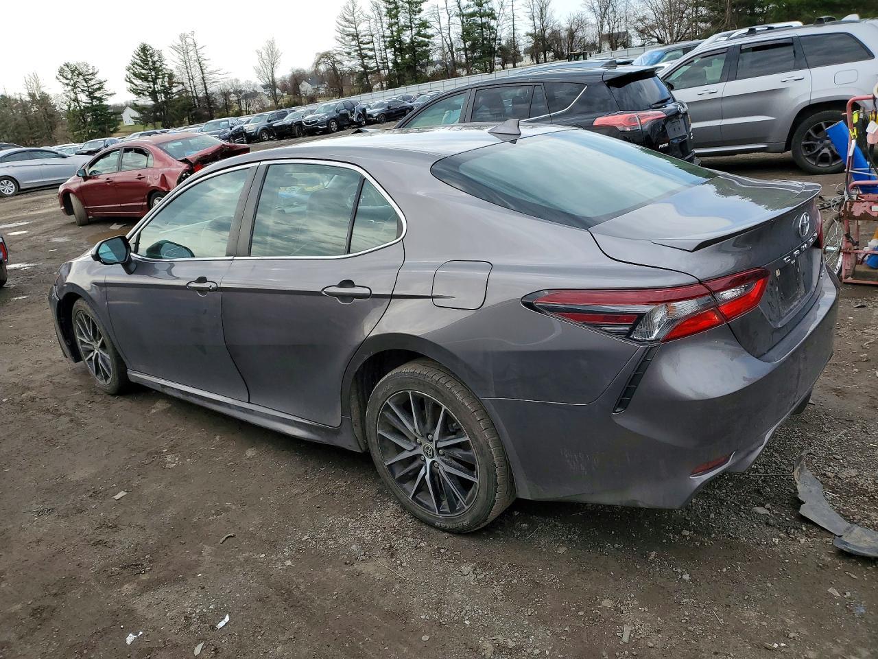 2021 Toyota Camry Se - Фото 2