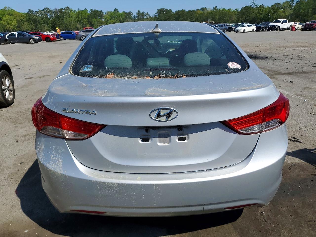 2011 Hyundai Elantra - Image 6