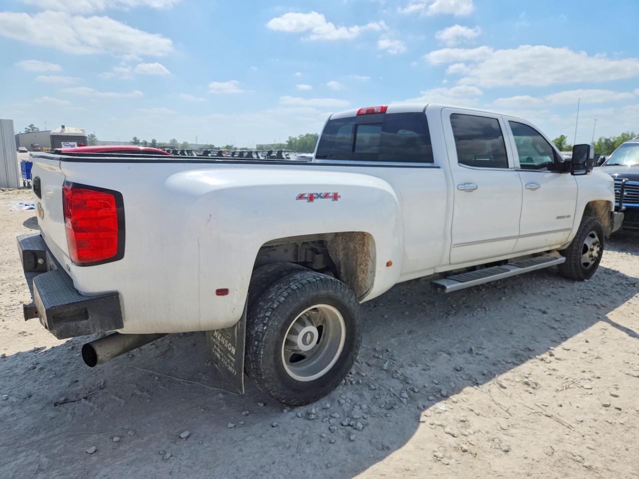 2015 Chevrolet Silverado K3500 Ltz - Image 3