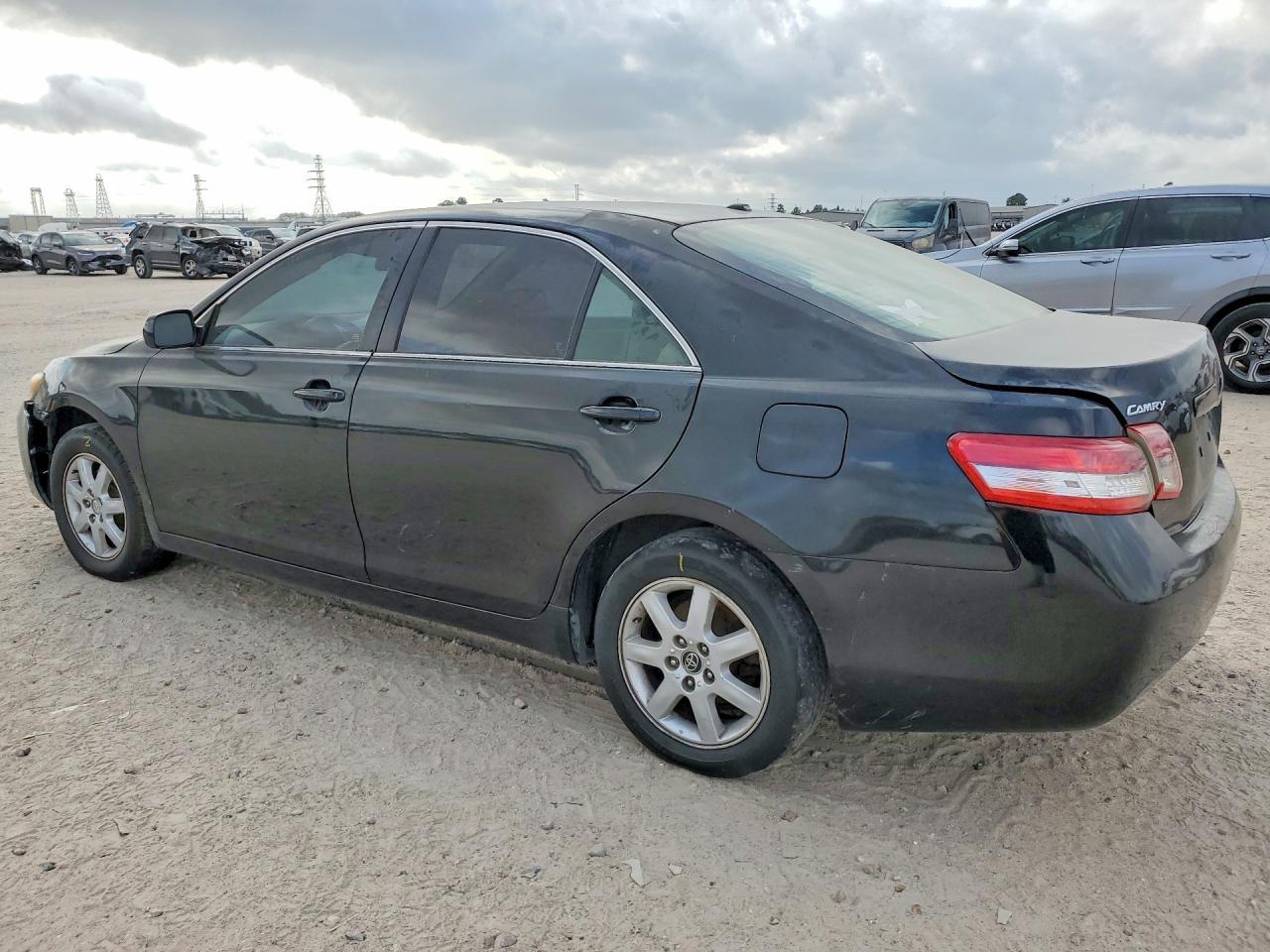2010 Toyota Camry Base - Фото 2
