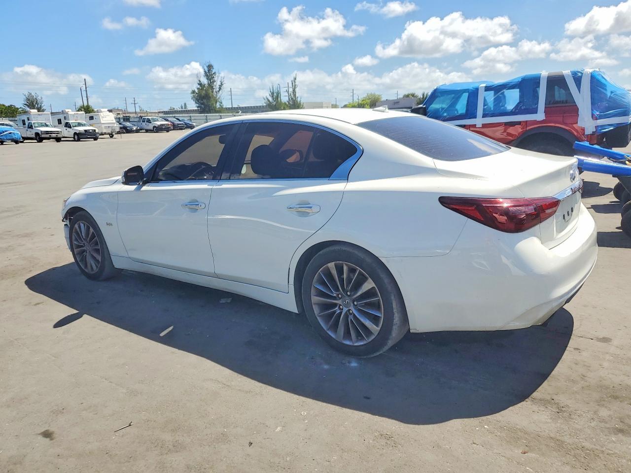 2018 Infiniti Q50 3.0T Luxe - Фото 2