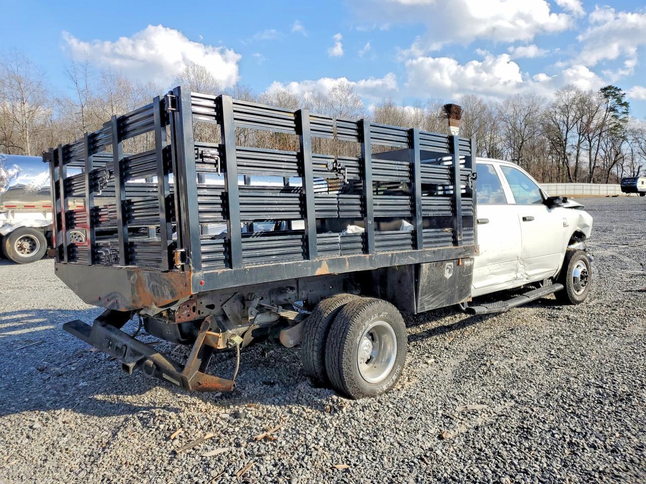 2024 Ram 3500 Flatbed Truck - Фото 3