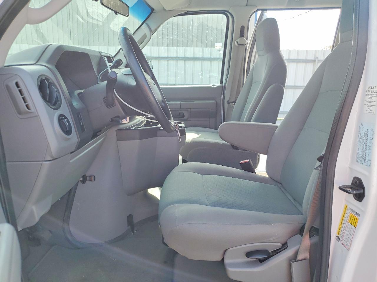 2010 Ford Econoline E350 Super Duty Wagon - Image 7