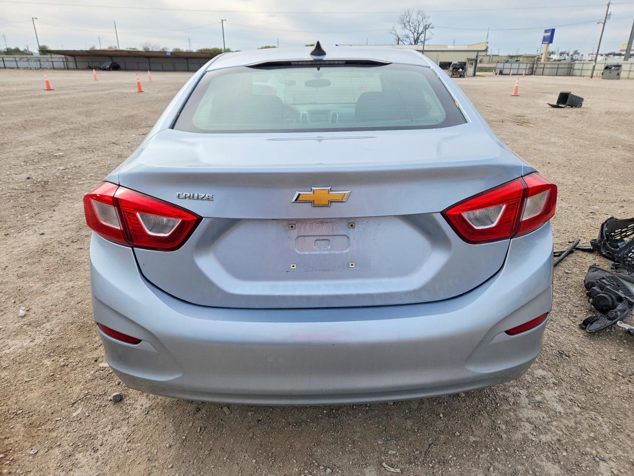 2018 Chevrolet Cruze Ls - Image 6