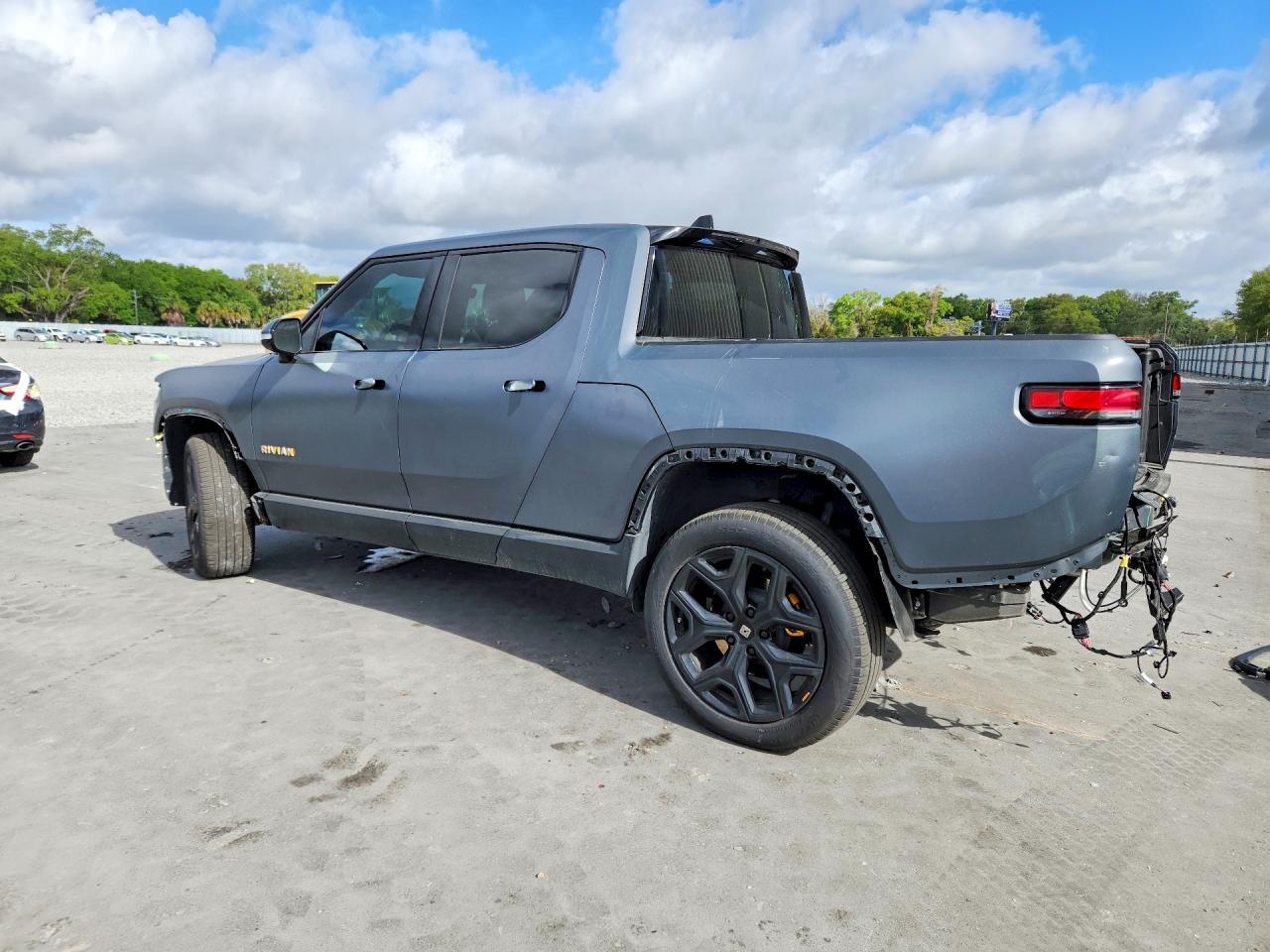 2023 Rivian R1T Adventure - Image 2