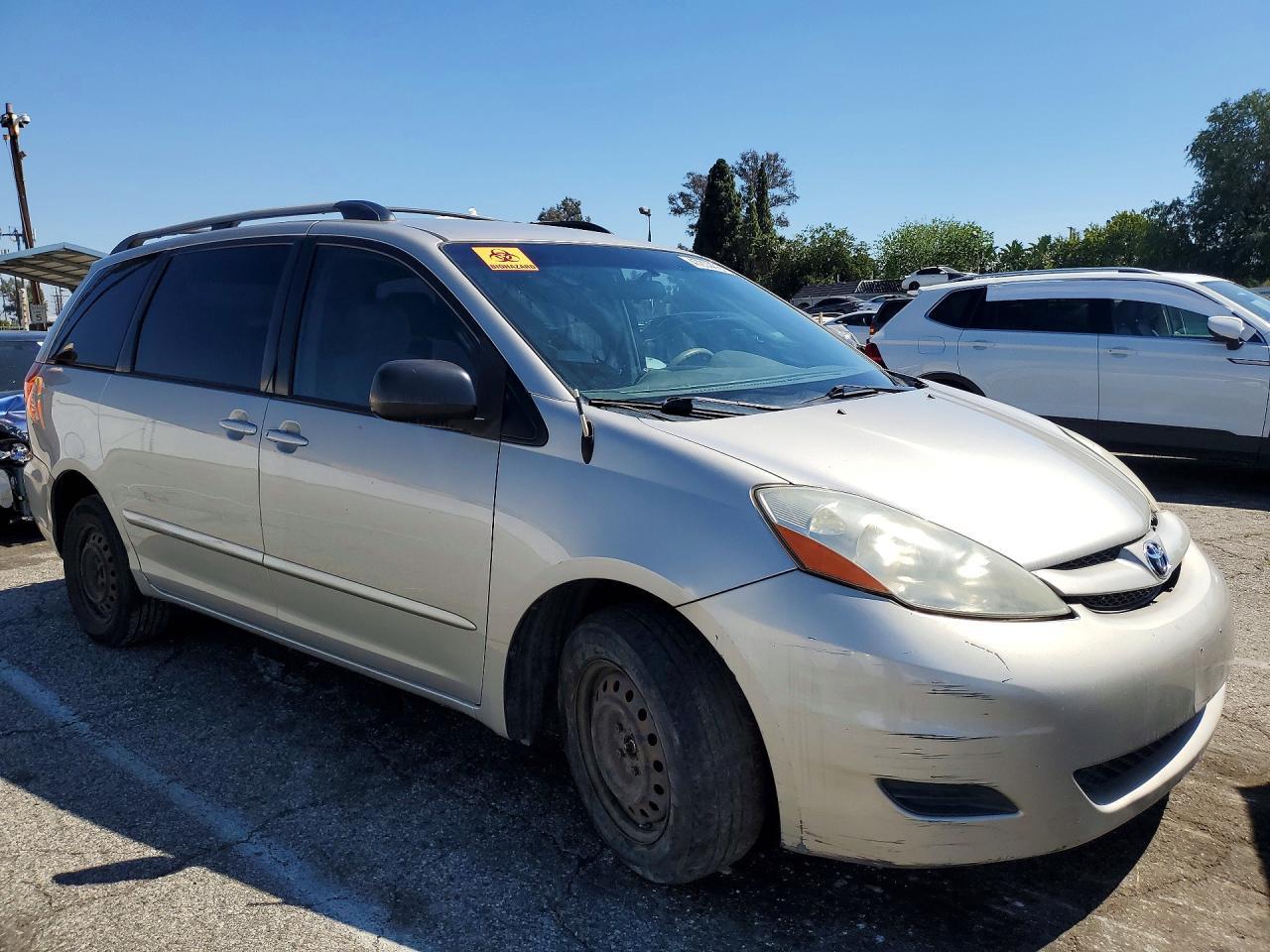 2008 Toyota Sienna Ce 8-Passenger - Image 4