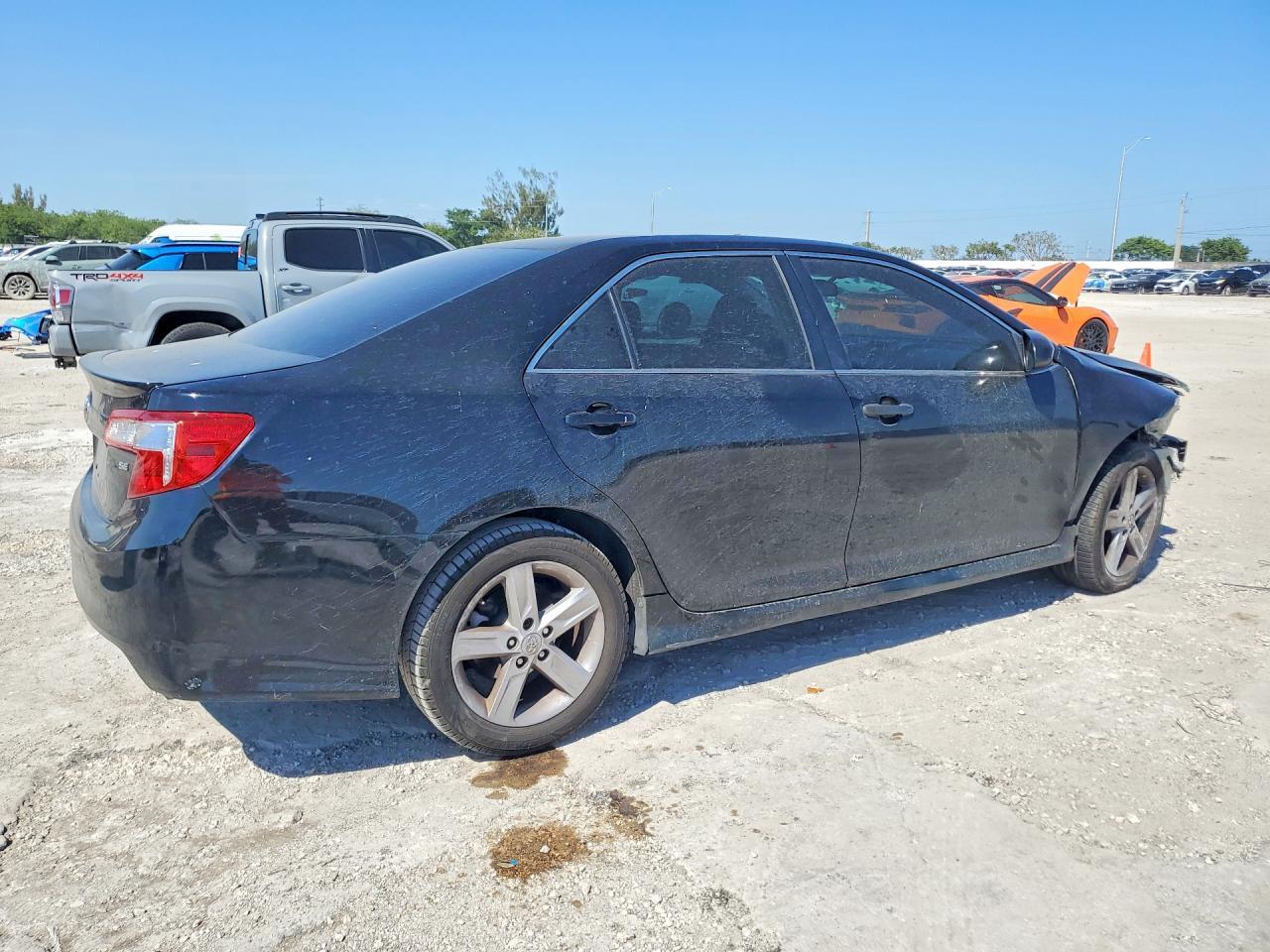 2013 Toyota Camry Se - Фото 3