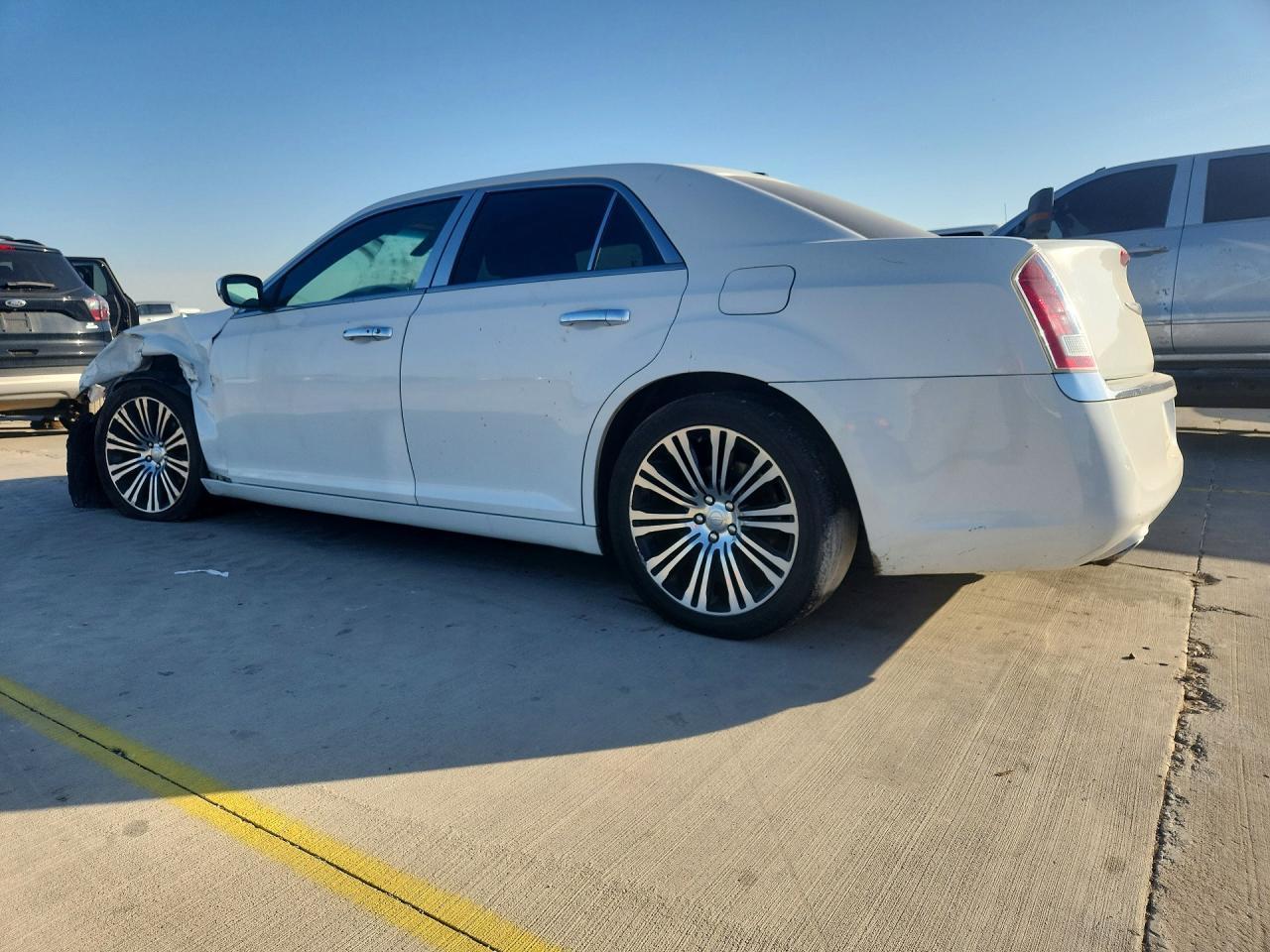2012 Chrysler 300 - Фото 2