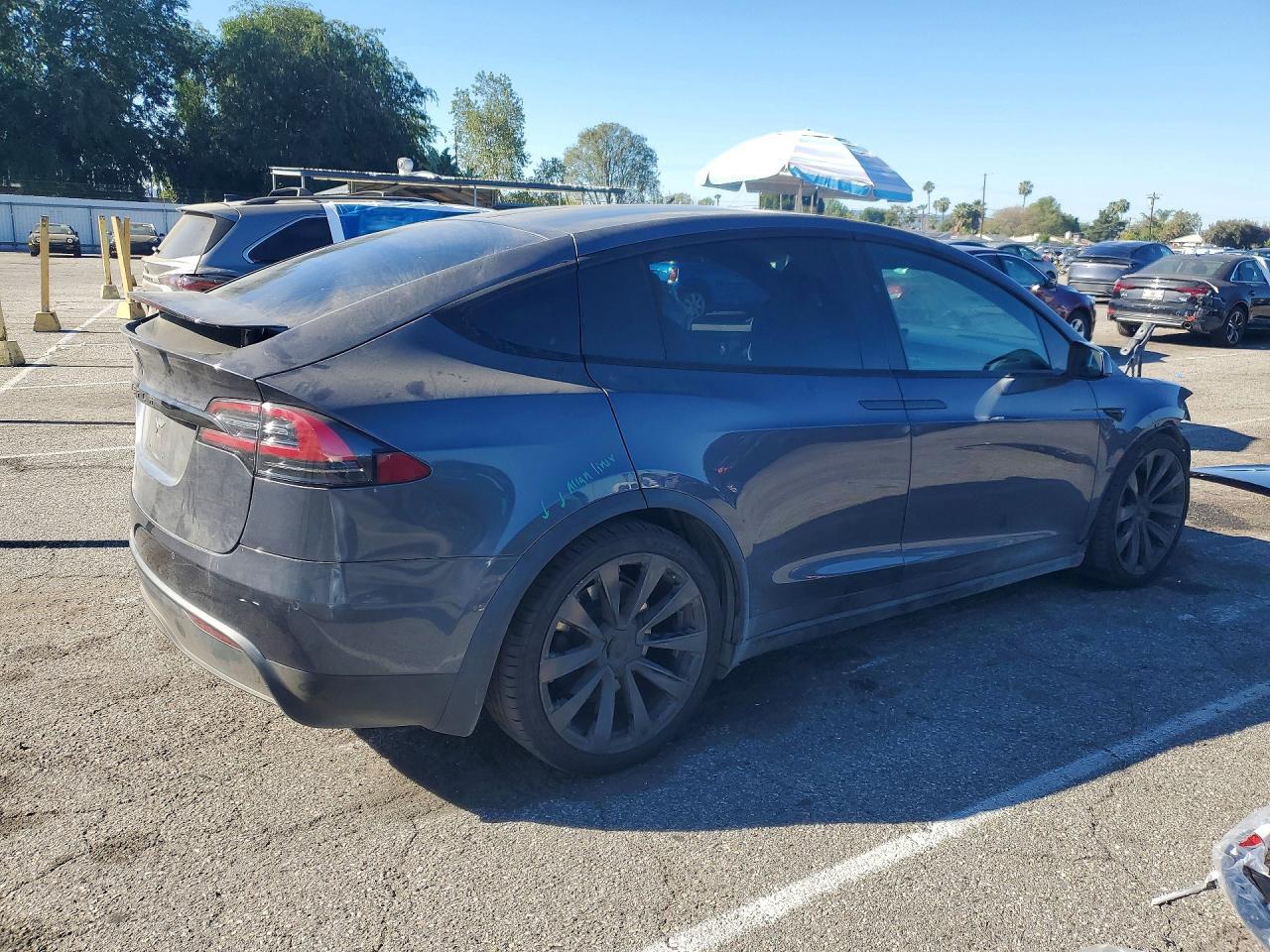 2022 Tesla Model X - Image 3
