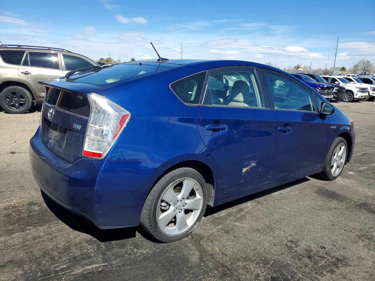 2010 Toyota Prius V - Фото 3