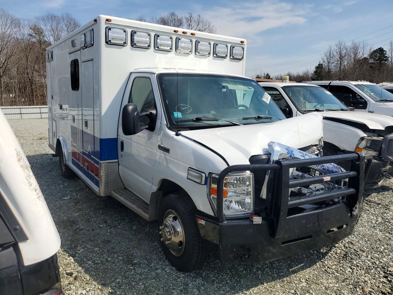 2022 Ford E450 Ambulance - Image 4