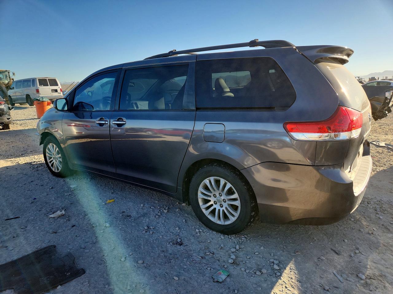 2012 Toyota Sienna Xle 8-Passenger - Image 2