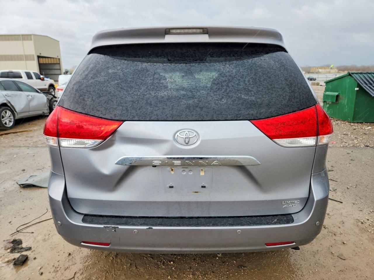 2011 Toyota Sienna Limited 7-Passenger - Фото 6
