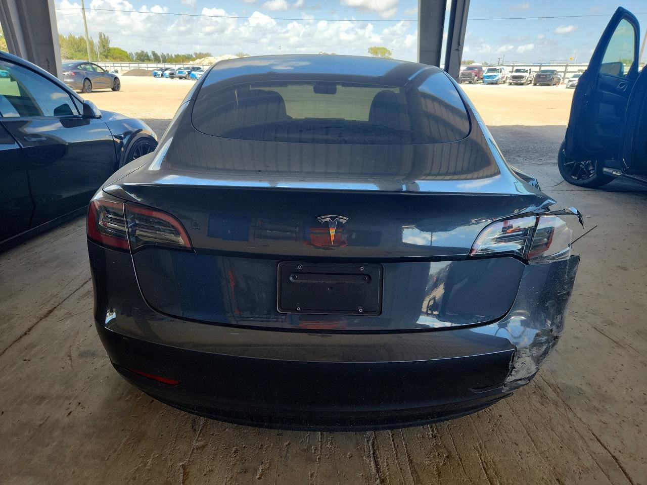 2023 Tesla Model 3 - Image 6
