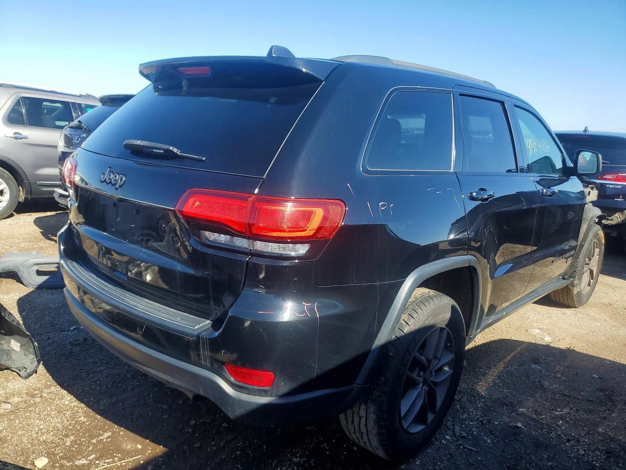2017 Jeep Grand Cherokee Laredo - Image 3