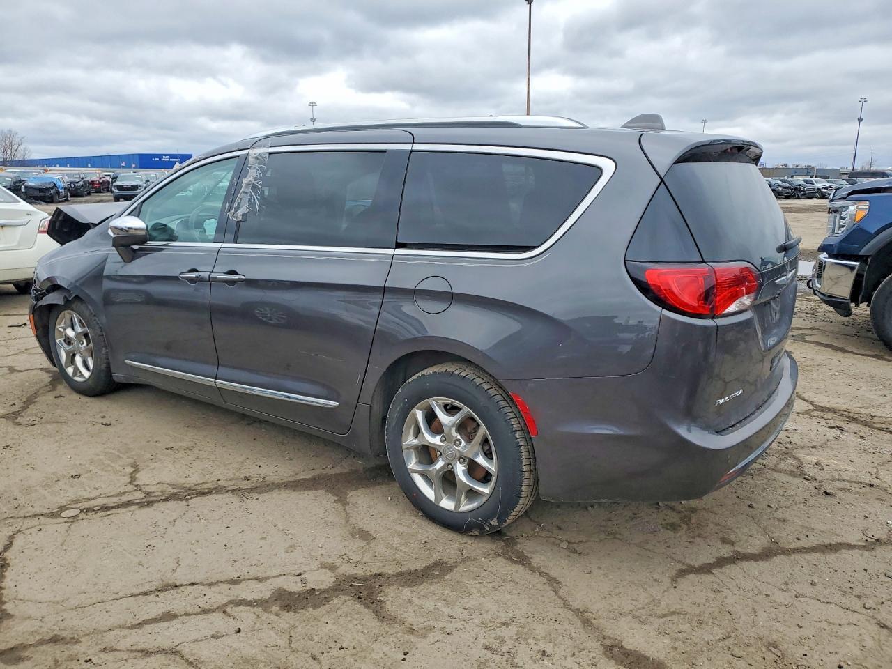 2019 Chrysler Pacifica Limited - Фото 2