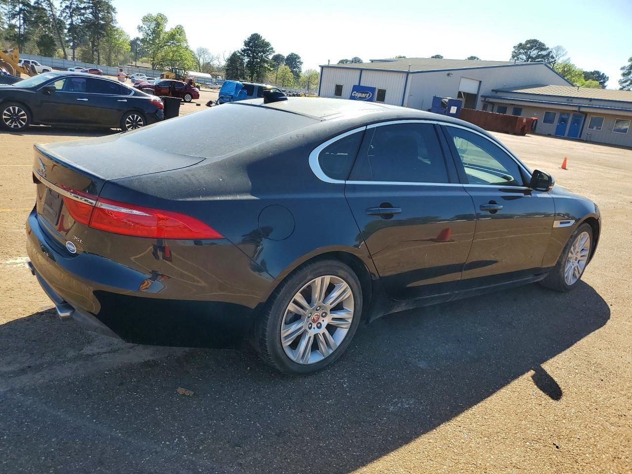 2017 Jaguar Xf Premium - Фото 3
