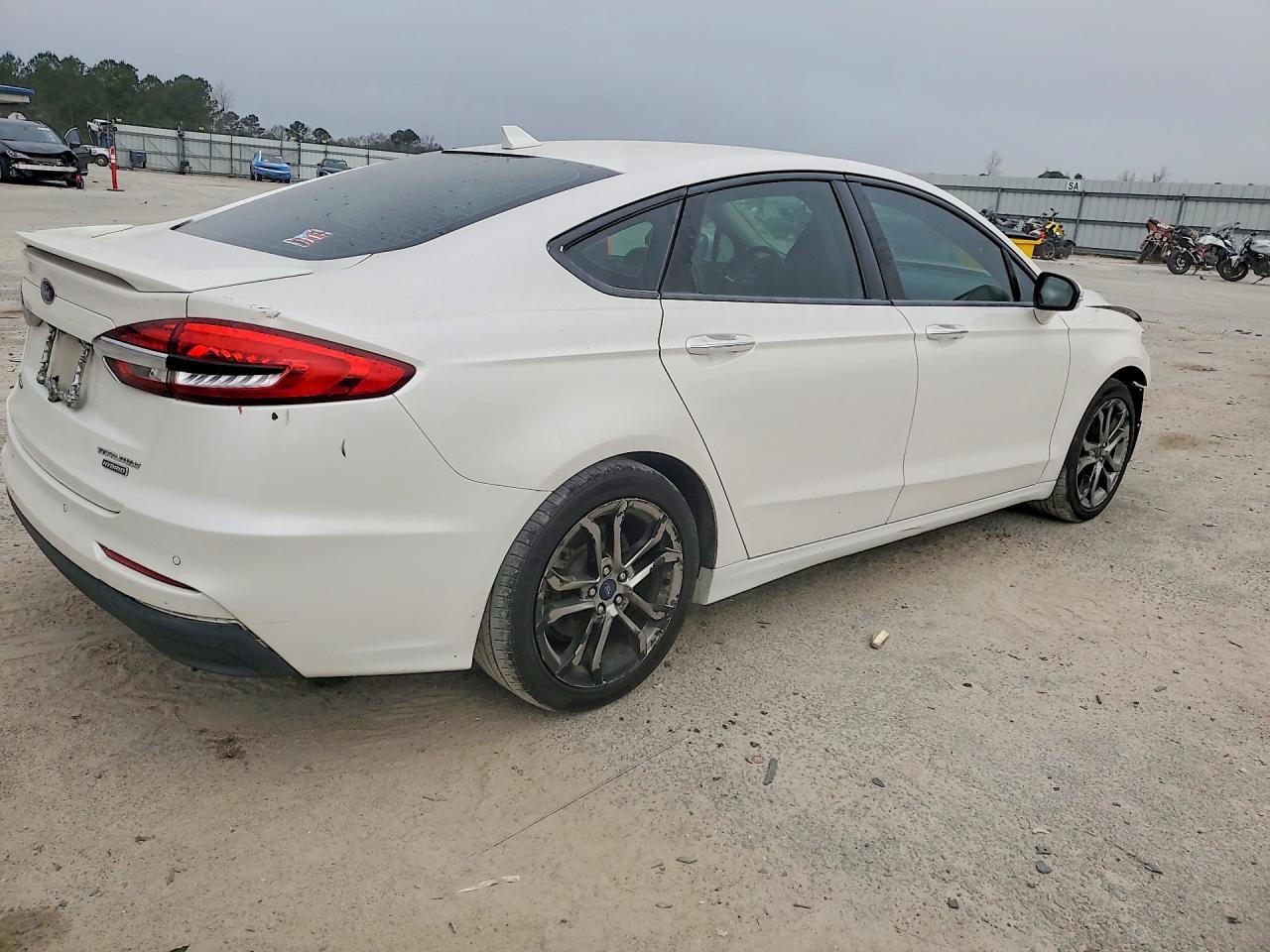 2020 Ford Fusion Titanium - Фото 3