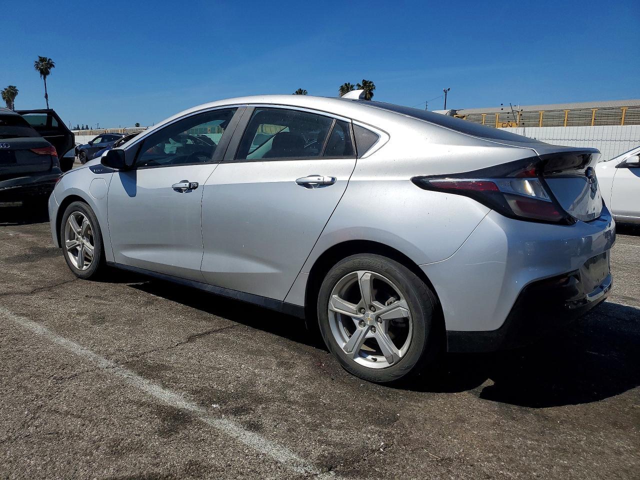 2017 Chevrolet Volt Lt - Image 2