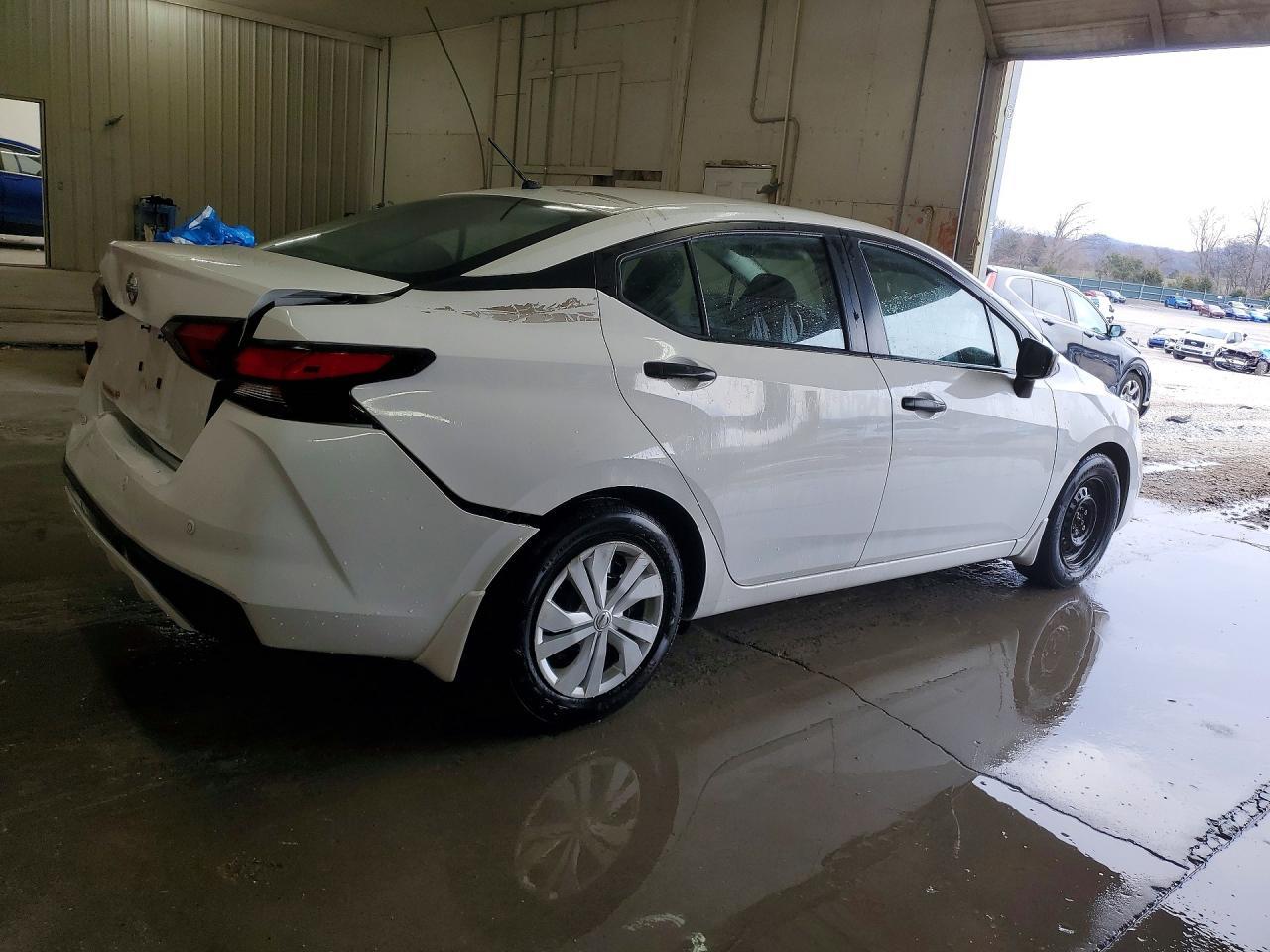 2020 Nissan Versa S - Фото 3