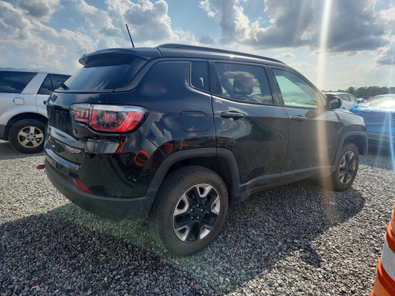 2018 Jeep Compass Trailhawk - Image 3