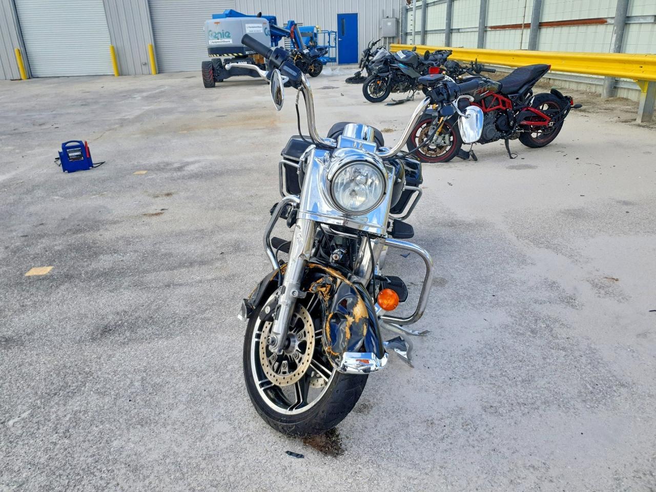 2022 Harley-Davidson Flhr - Фото 2