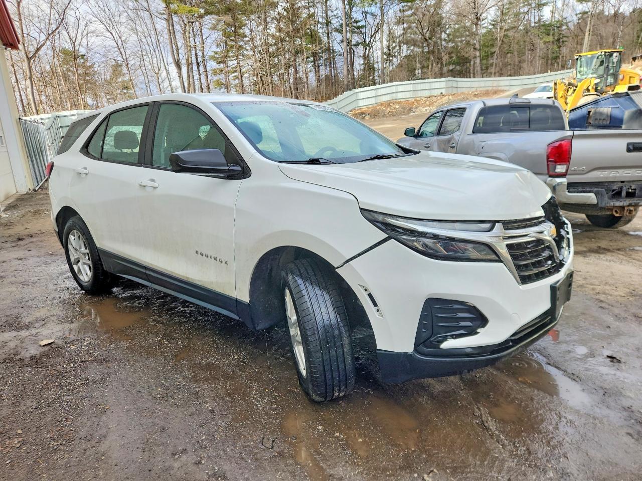 2022 Chevrolet Equinox Ls - Image 4
