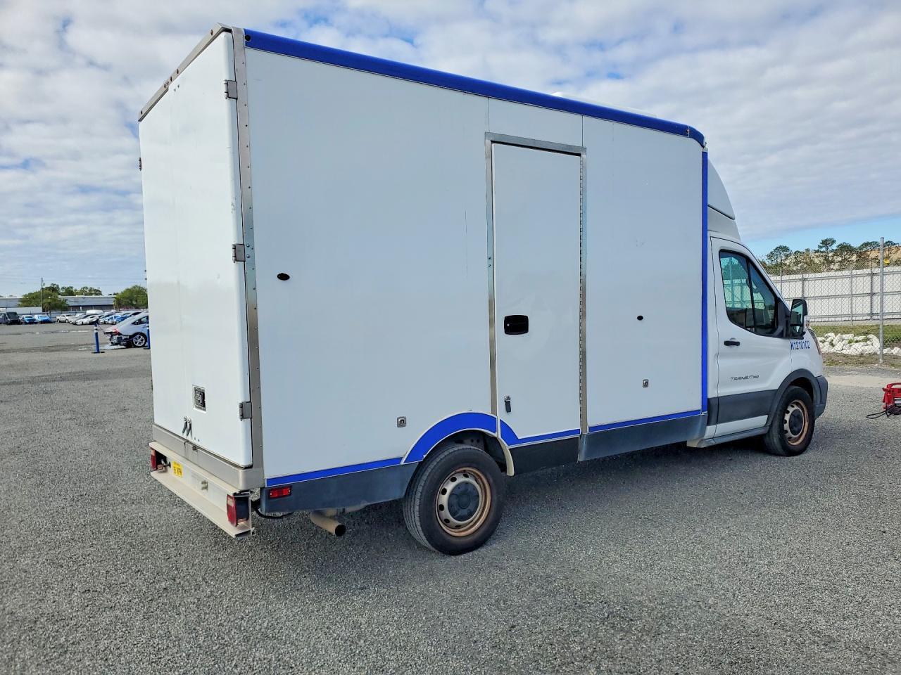 2021 Ford Transit Delivery Truck - Фото 3