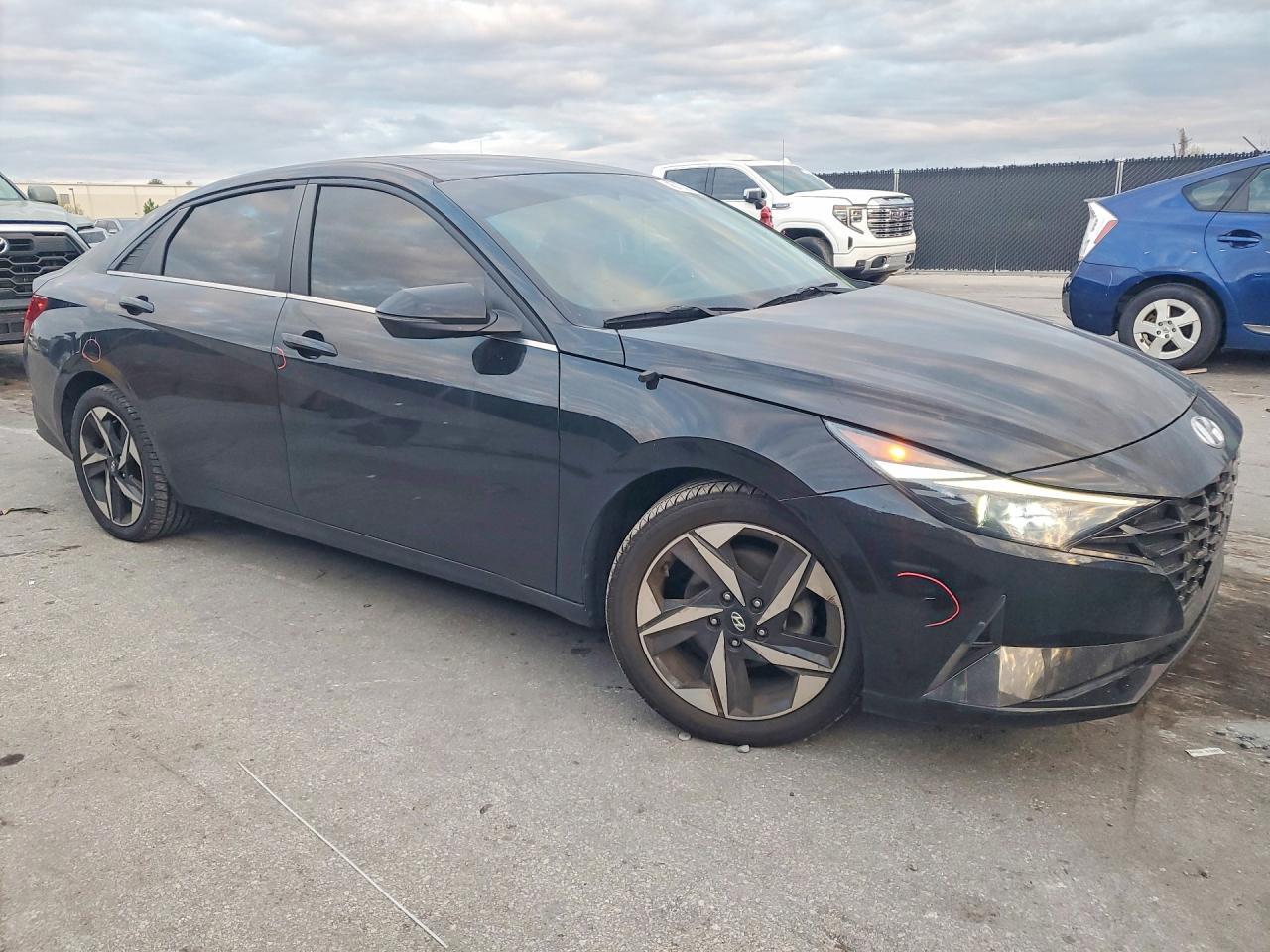 2023 Hyundai Elantra Limited - Фото 4