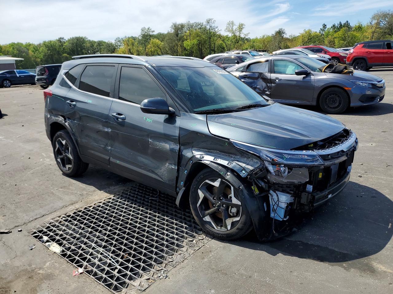 2025 Kia Seltos Ex - Image 4