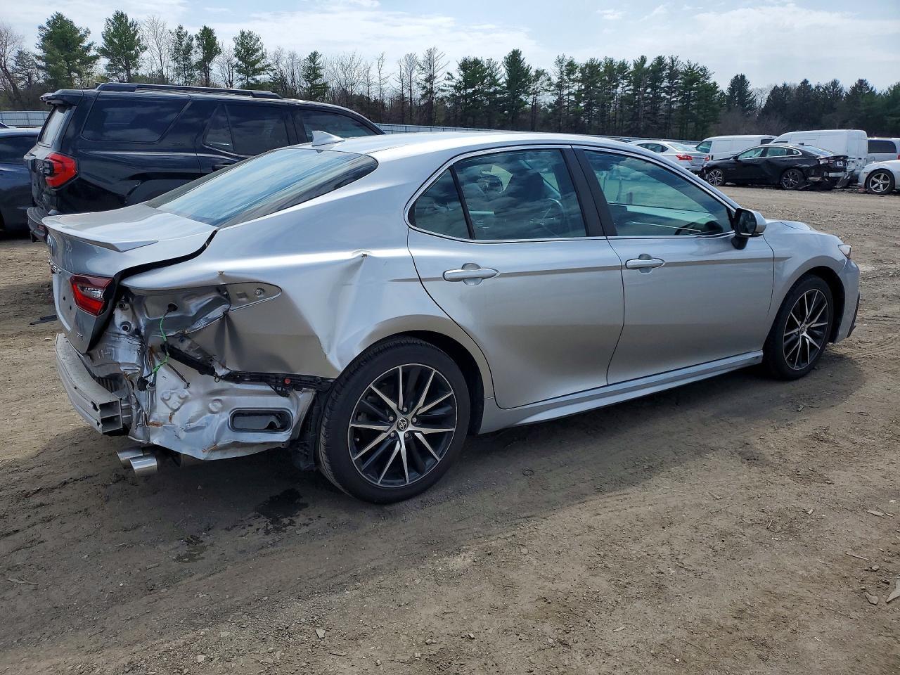 2022 Toyota Camry Se - Фото 3
