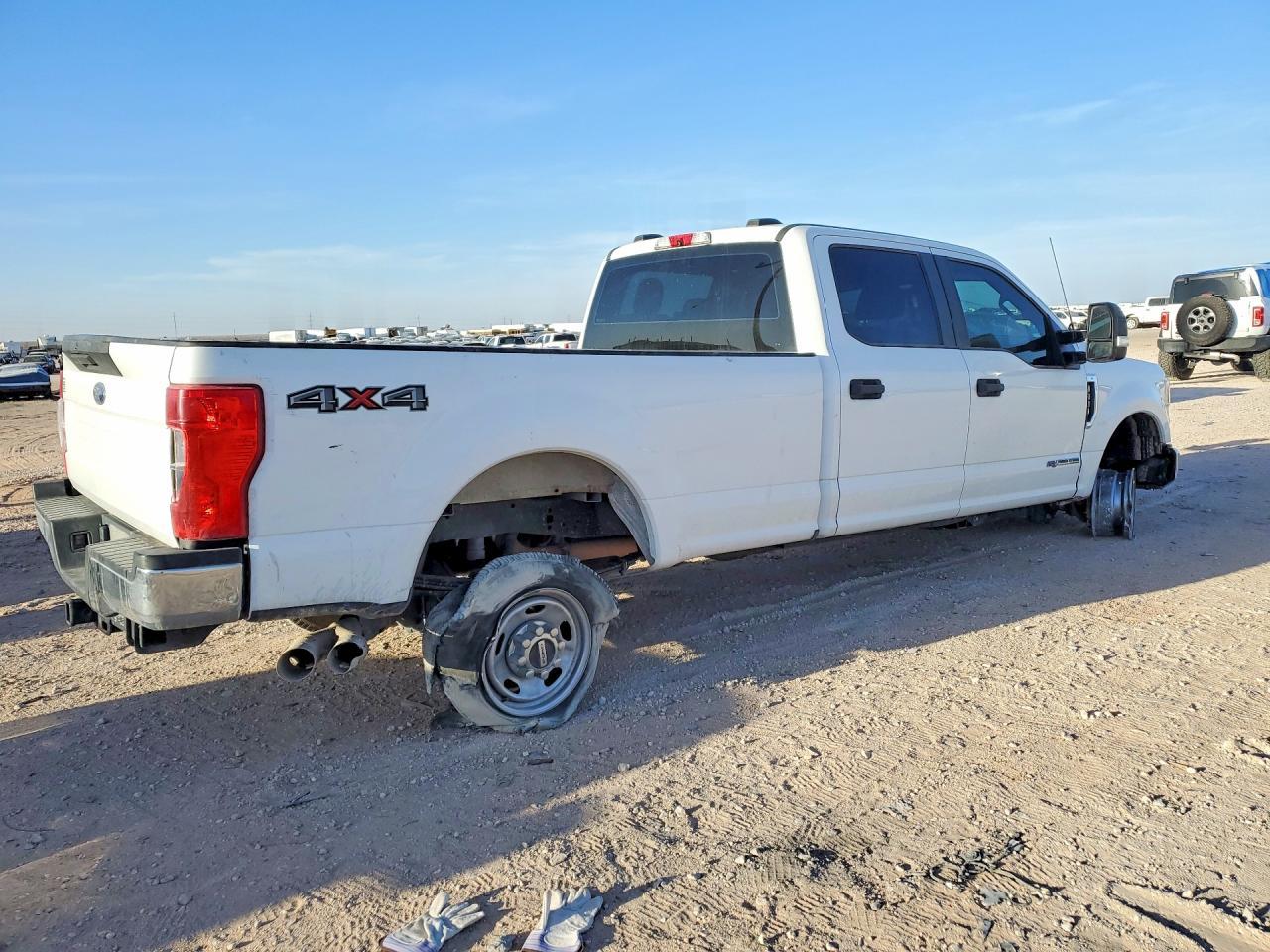2022 Ford F250 Super Duty - Фото 3
