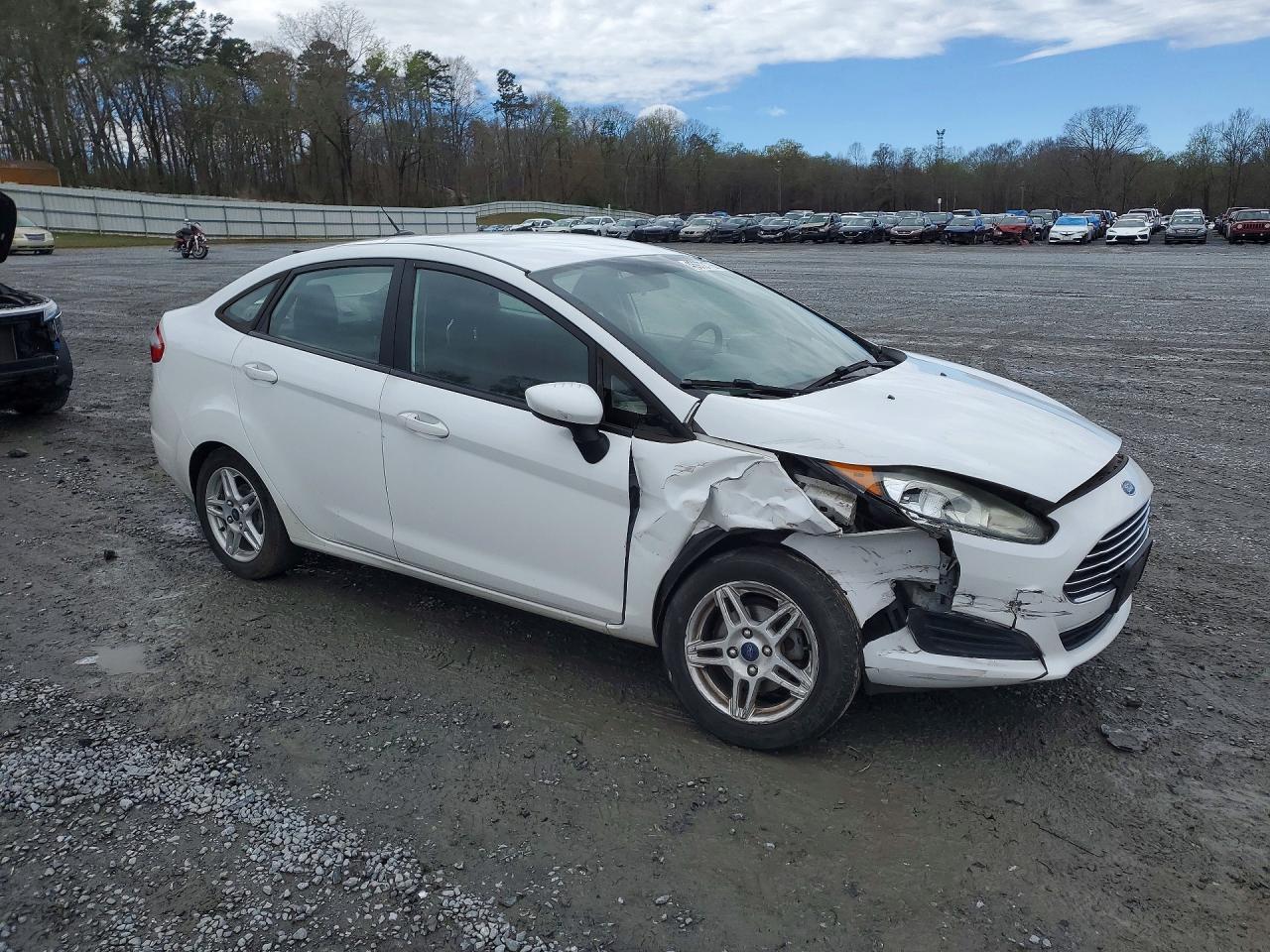 2017 Ford Fiesta Se - Фото 4