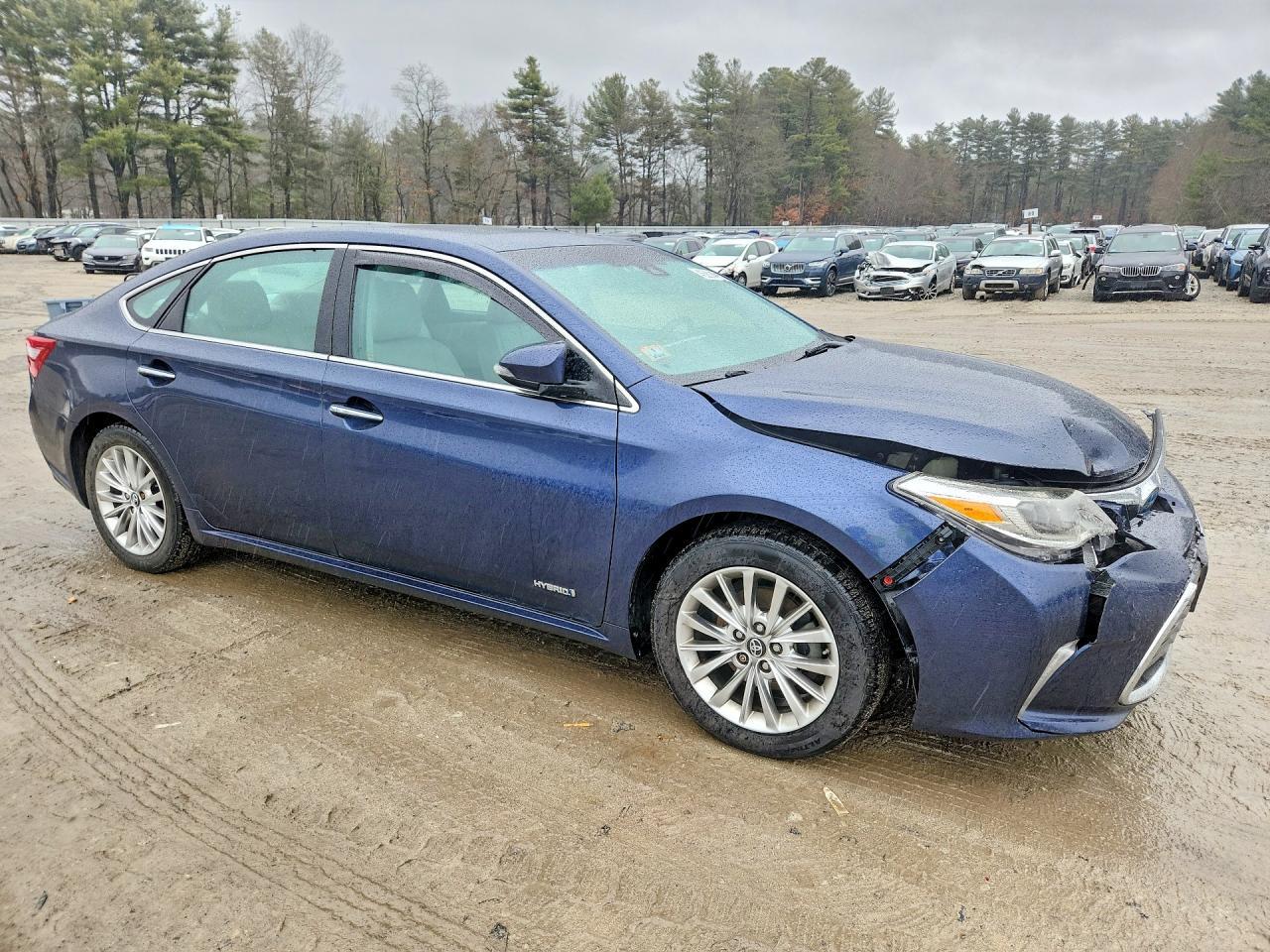2017 Toyota Avalon Hybrid Limited - Image 4