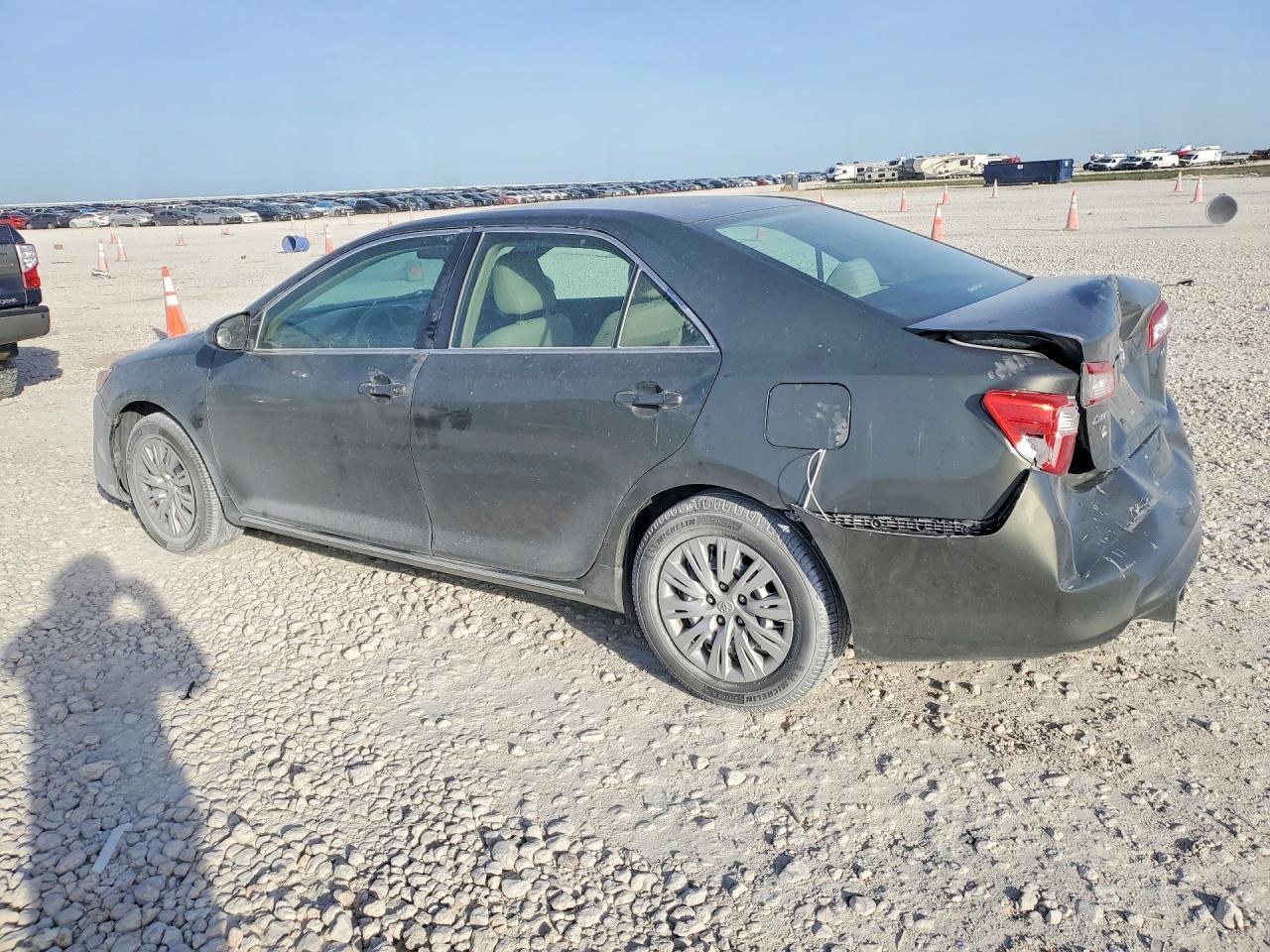 2014 Toyota Camry Le - Фото 2