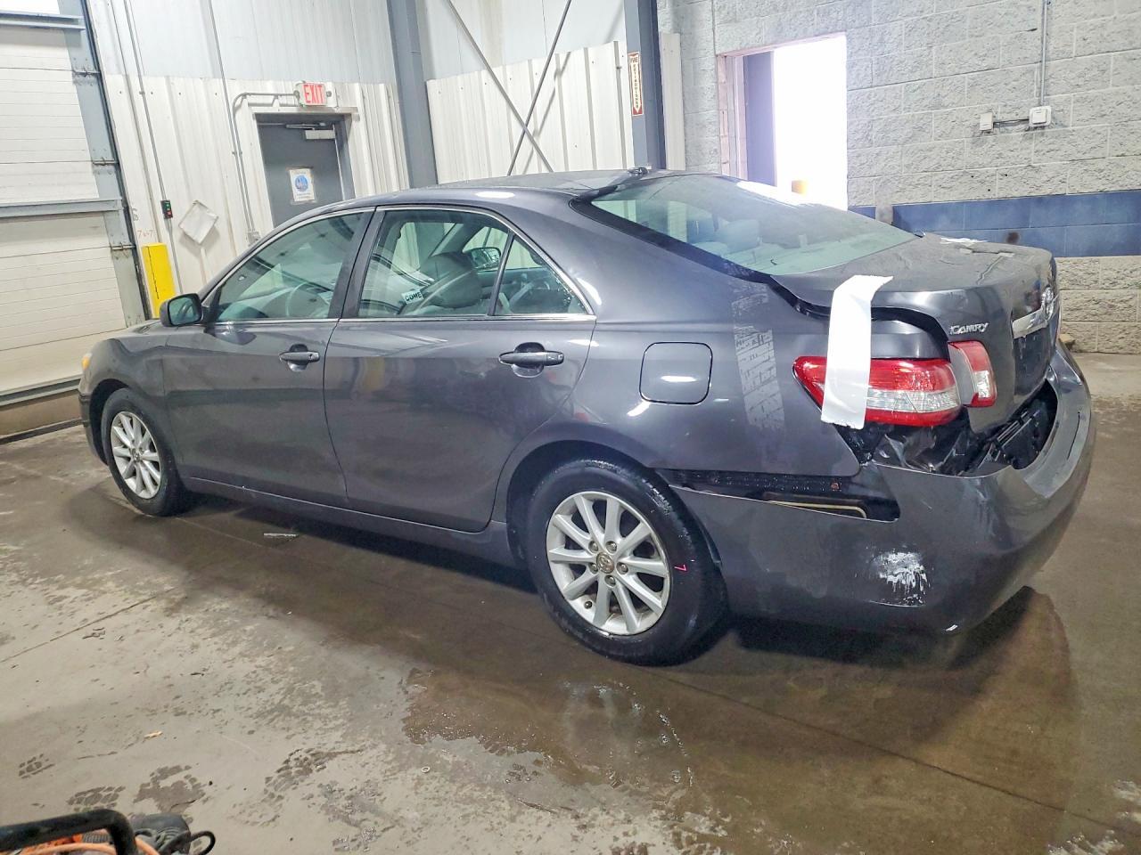 2011 Toyota Camry Xle - Фото 2