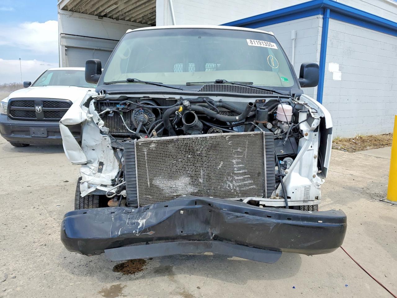 2014 Chevrolet Express G2500 - Image 5