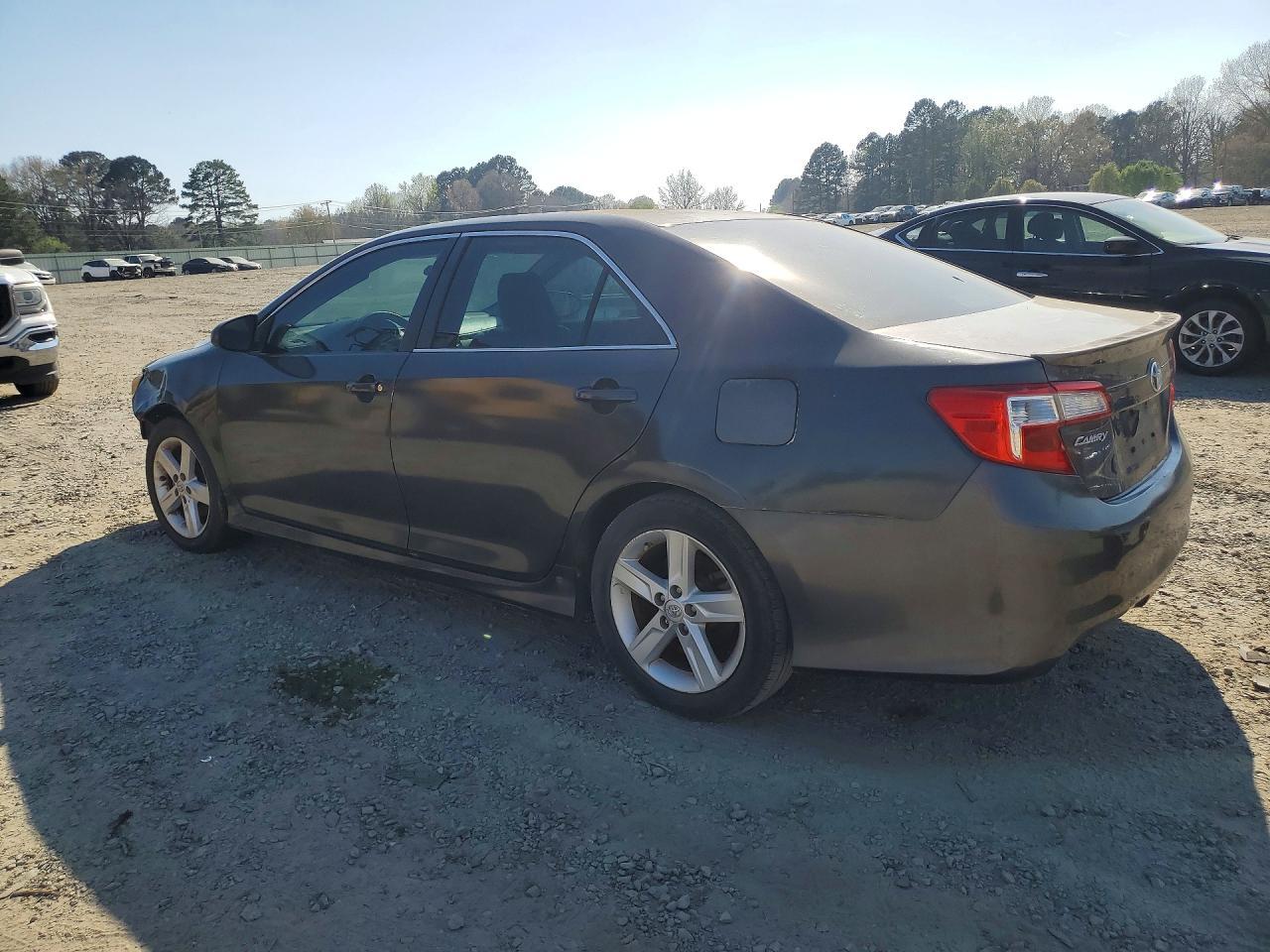 2014 Toyota Camry - Image 2