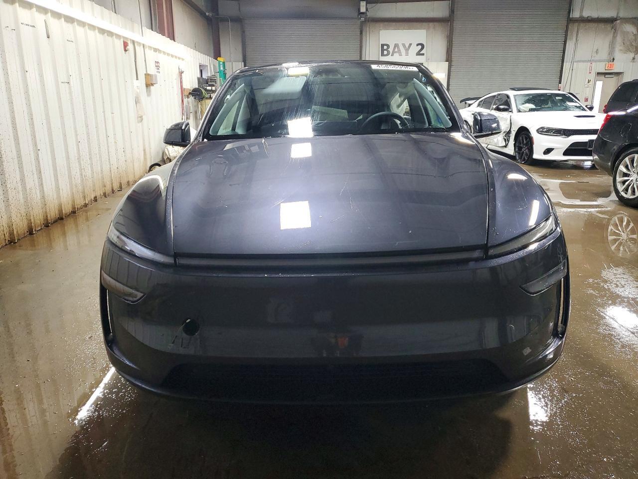 2026 Tesla Model Y - Фото 5