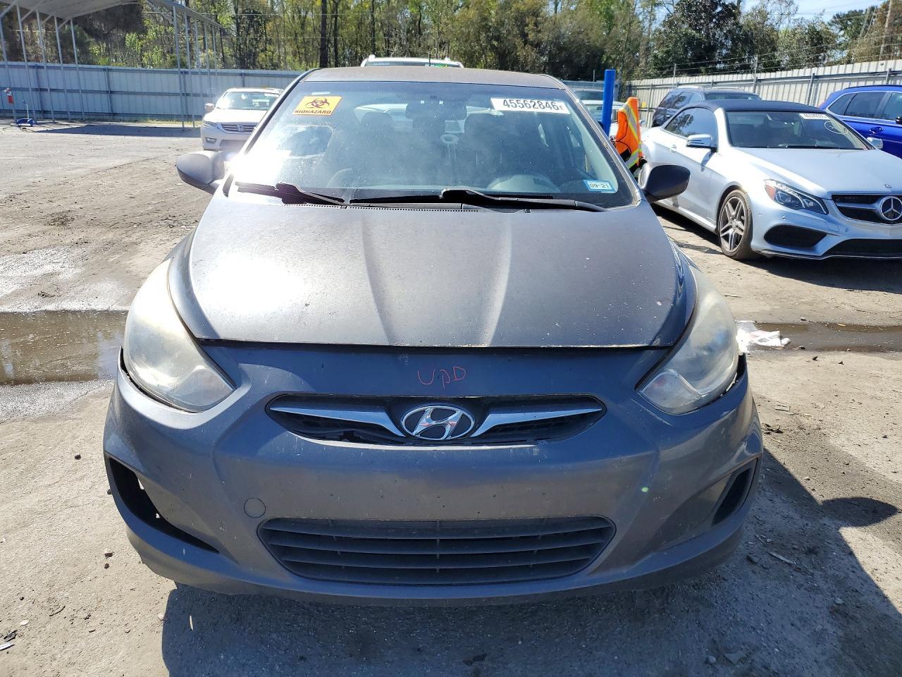 2013 Hyundai Accent - Image 5