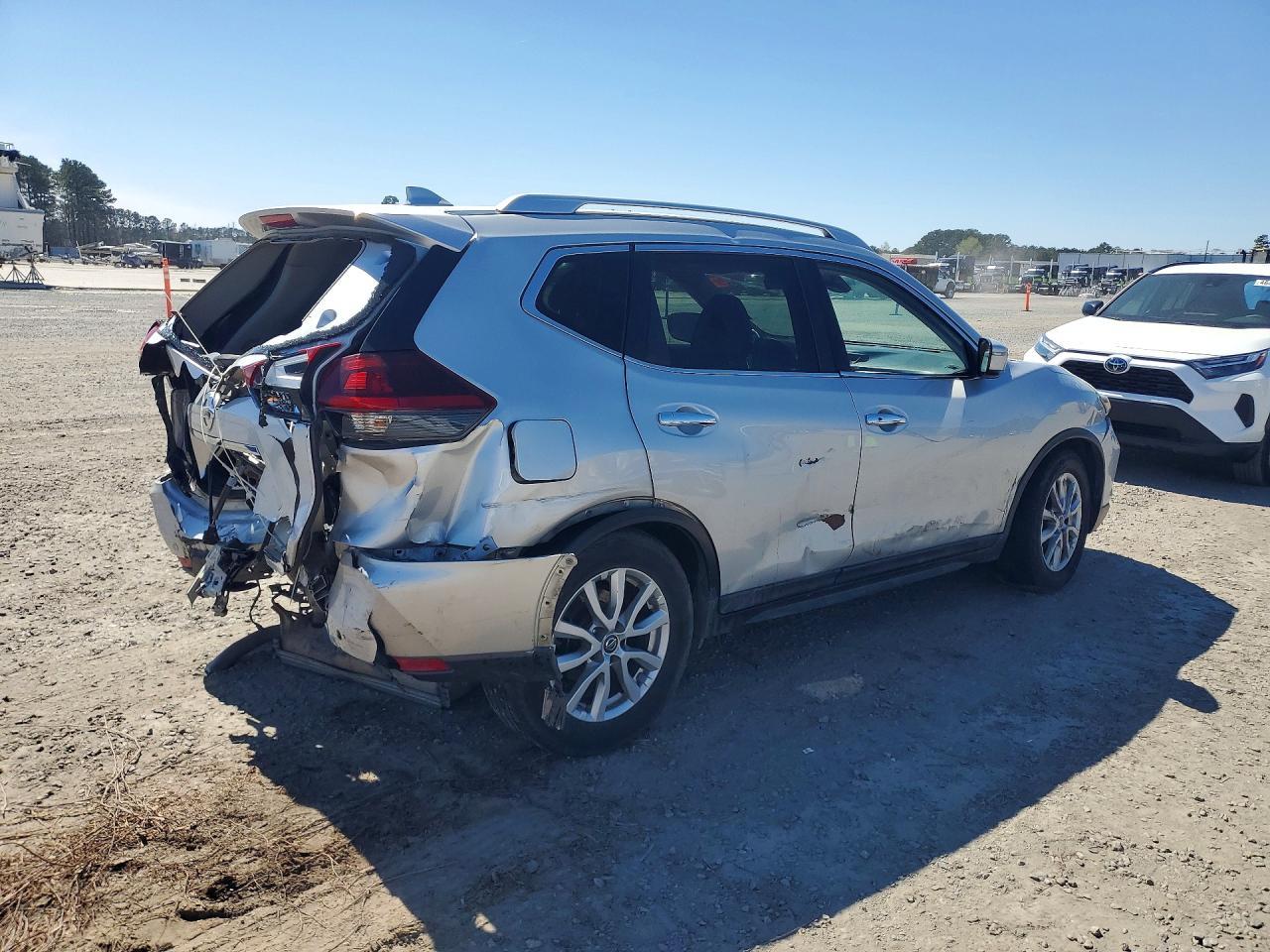 2019 Nissan Rogue Sv - Image 3