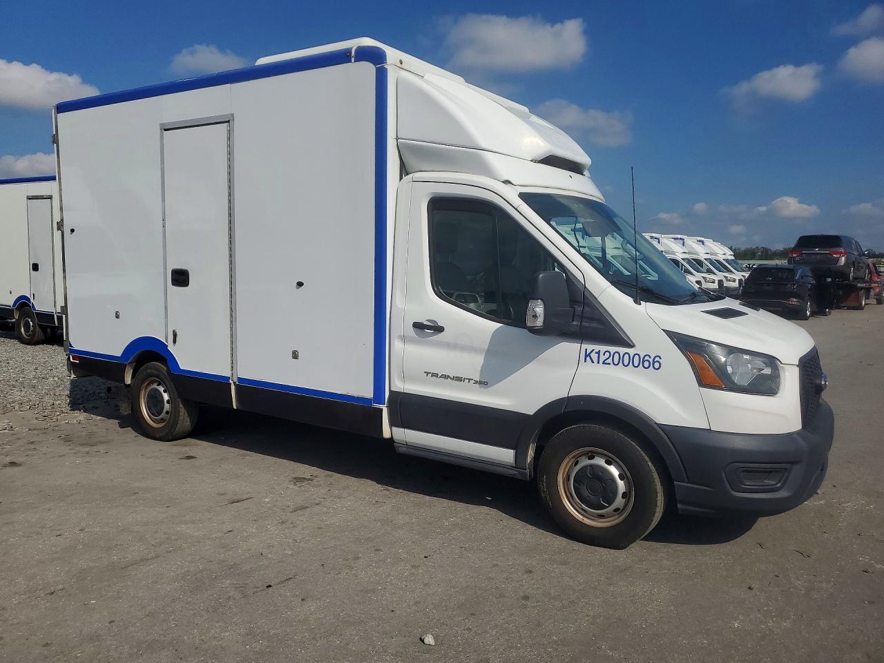 2020 Ford Transit Delivery Truck - Image 4